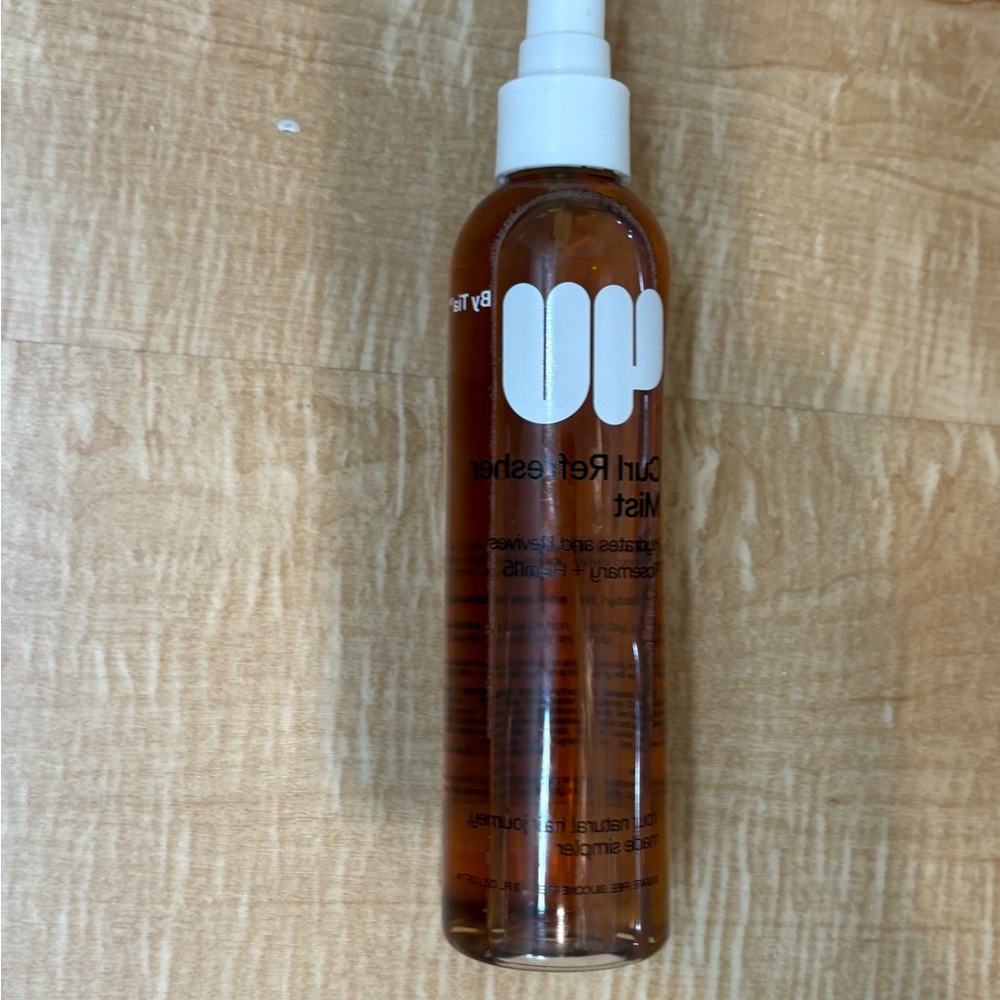 OUAI Curl Refresher Mist in Amber Bottle